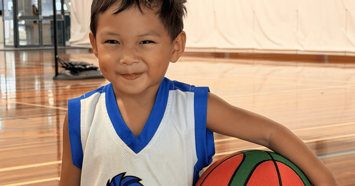 Mini Boomers child playing basketball during a Little Boomers session